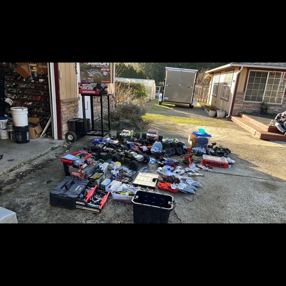 My collection of rc cars I hate to sell but n need of a new truck a real one - Picture 5 of 11